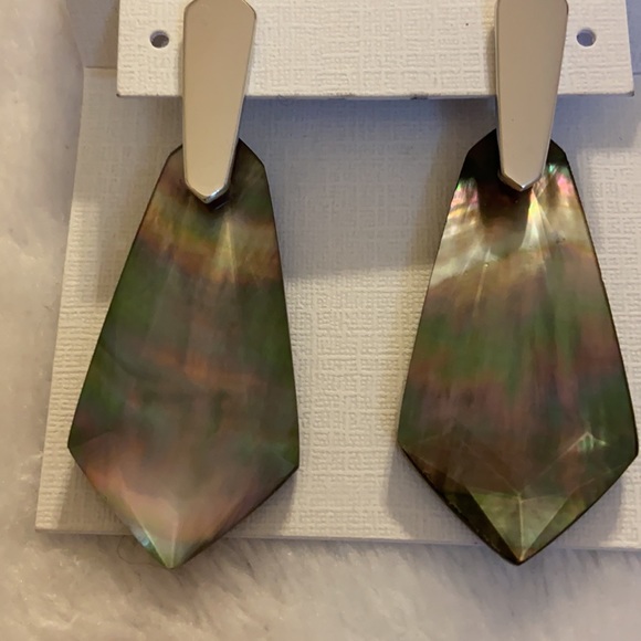 NEW WITH TAG… KENDRA SCOTT.. Darren Drop earrings. Spot on for Christmas 🎁 gift - Picture 2 of 5